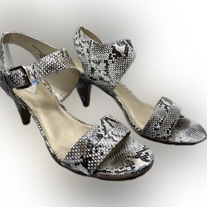 Bandolino Snake Print Sandals  Sz 10M